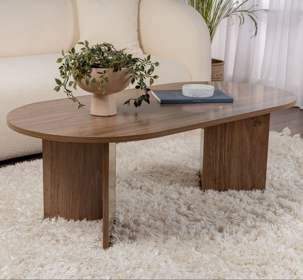 Table basse ovale aspect noyer Sabla - 119x60 