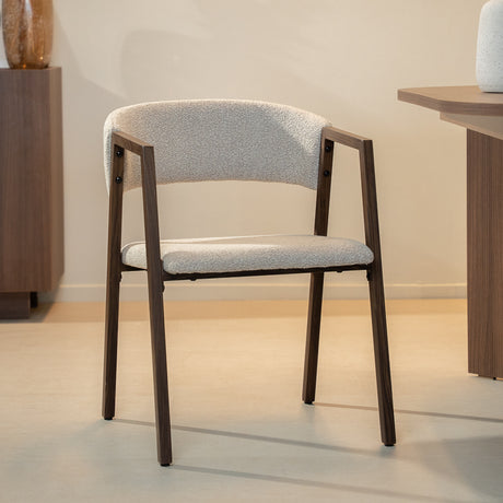 Eetkamerstoelen-Japandi eetkamerstoel zandkleur bouclé Kyo - walnoot frame - met armleuning-Dimehouse