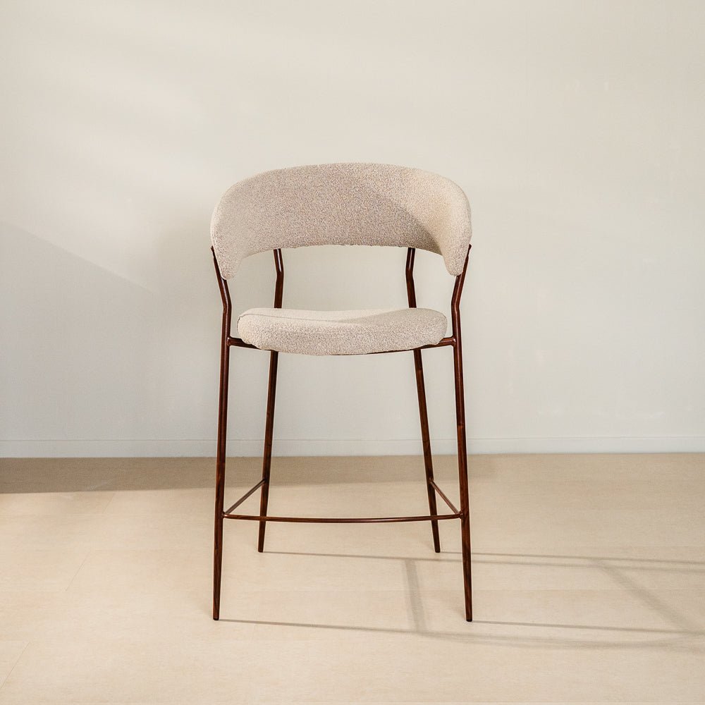 Barkrukken-Barstoel bouclé zandkleur Ryo - walnootlook frame - Japandi-Dimehouse