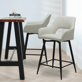 Draaibare Barkruk Beige Stof Skye - Zithoogte 67 cm - Met Armleuningen sfeerfoto in modern interieur