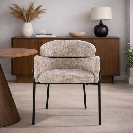 Chaise de salle à manger Lola en tissu Bouclé de couleur sable avec dossier rond et bras 