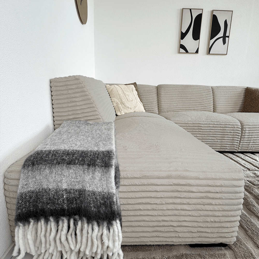 Canapé d’angle Gavi en tissu côtelé ultra doux beige – méridienne à gauche