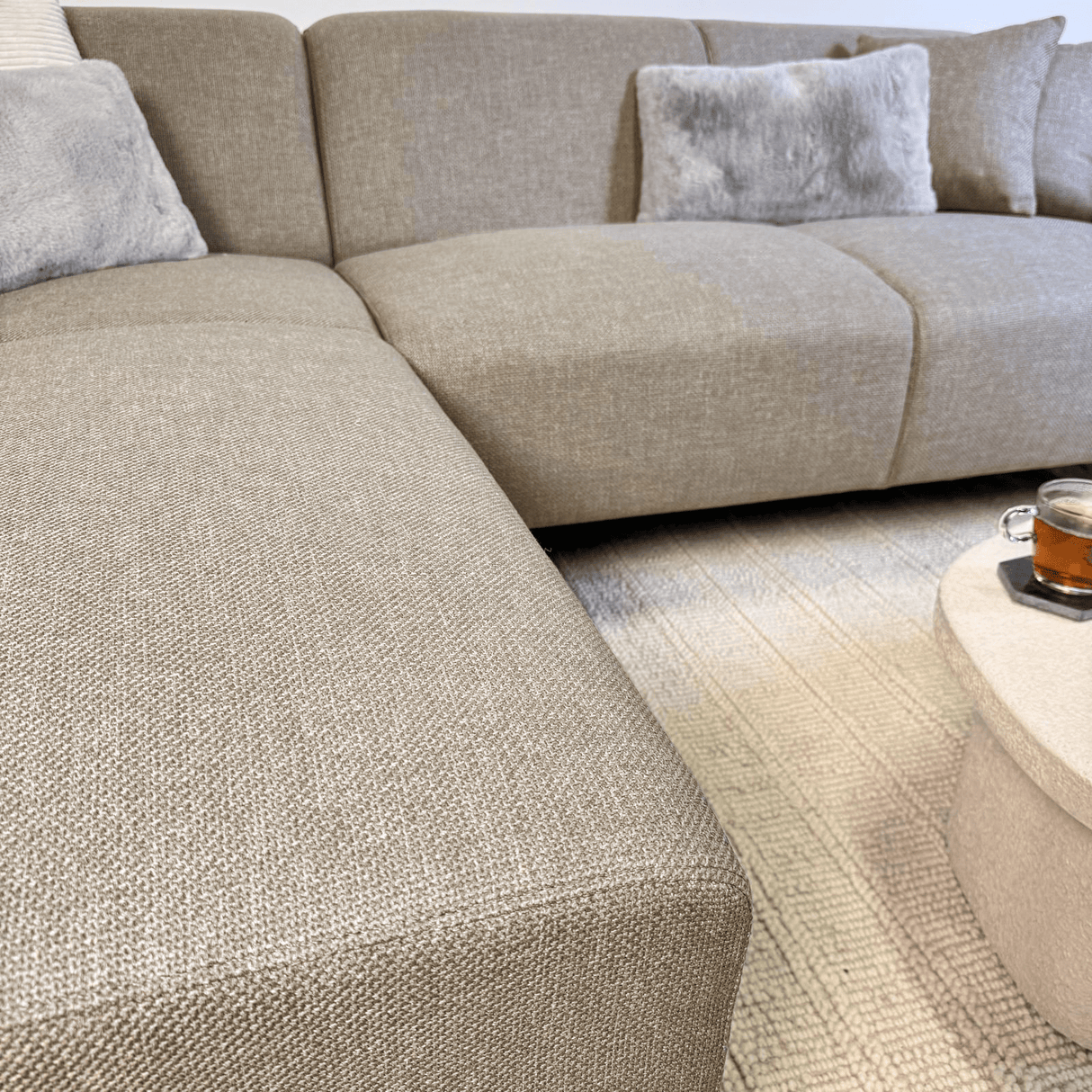 Canapé d'angle Moby Beige avec salon compact et tissu recyclé - Gauche 