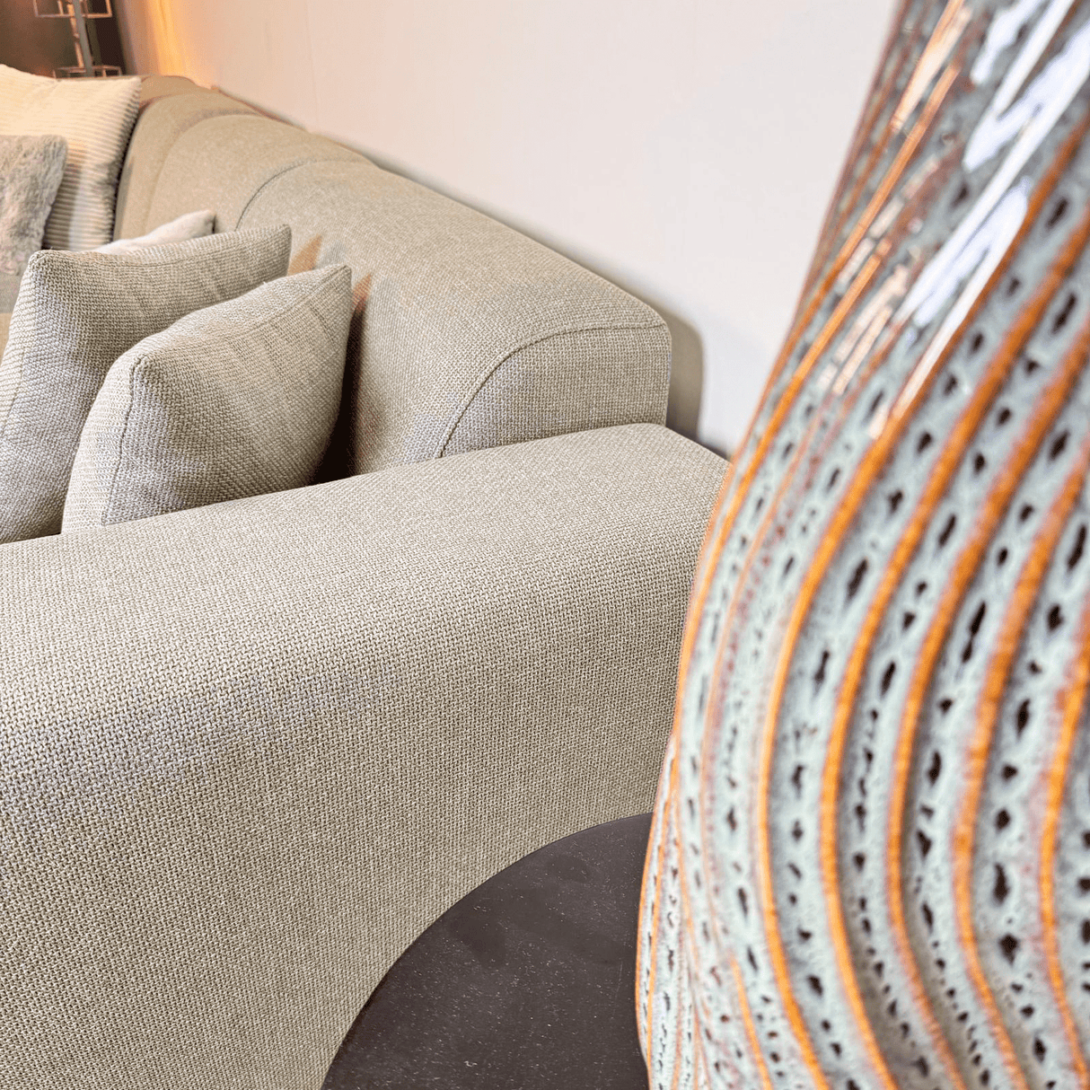 Canapé d'angle Moby Beige avec salon compact et tissu recyclé - Gauche 