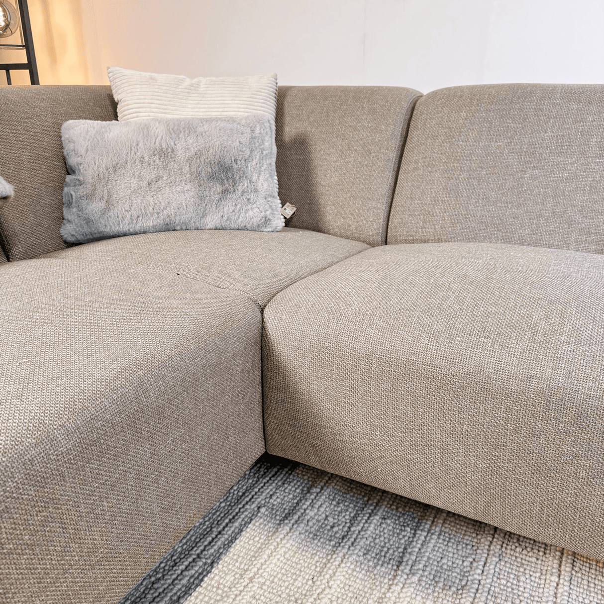 Canapé d'angle Moby Beige avec salon compact et tissu recyclé - Gauche 