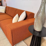 Hoekbank Maël bouclé stof in terracotta kleur - links