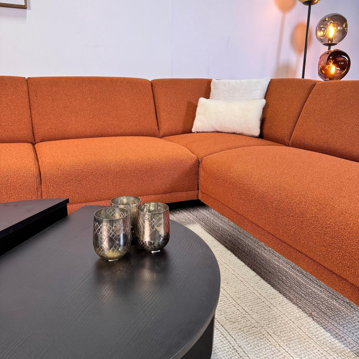 Hoekbank Maël bouclé stof in terracotta kleur - links