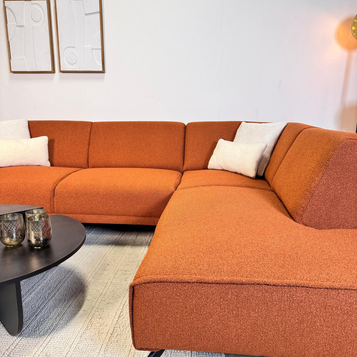 Hoekbank Maël bouclé stof in terracotta kleur - links