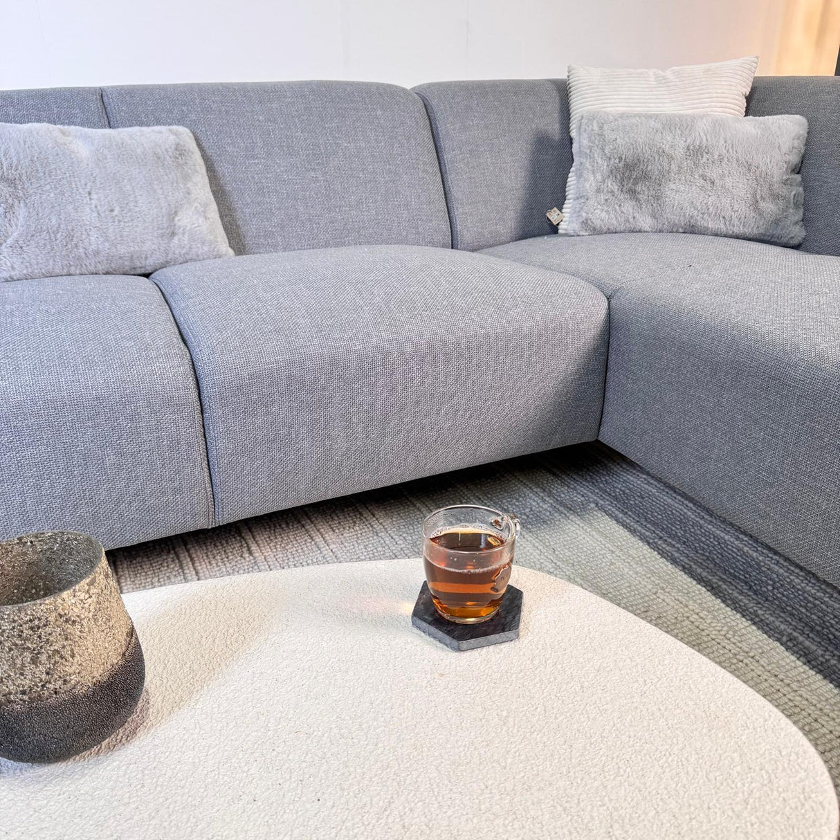 Canapé d'angle Moby bleu gris avec salon compact et tissu recyclé - Droit 