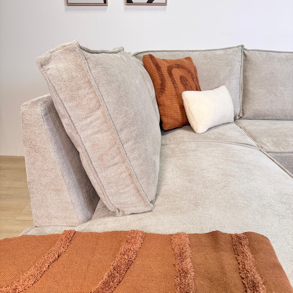 Canapé d'angle Yara avec méridienne en chenille beige - gauche 