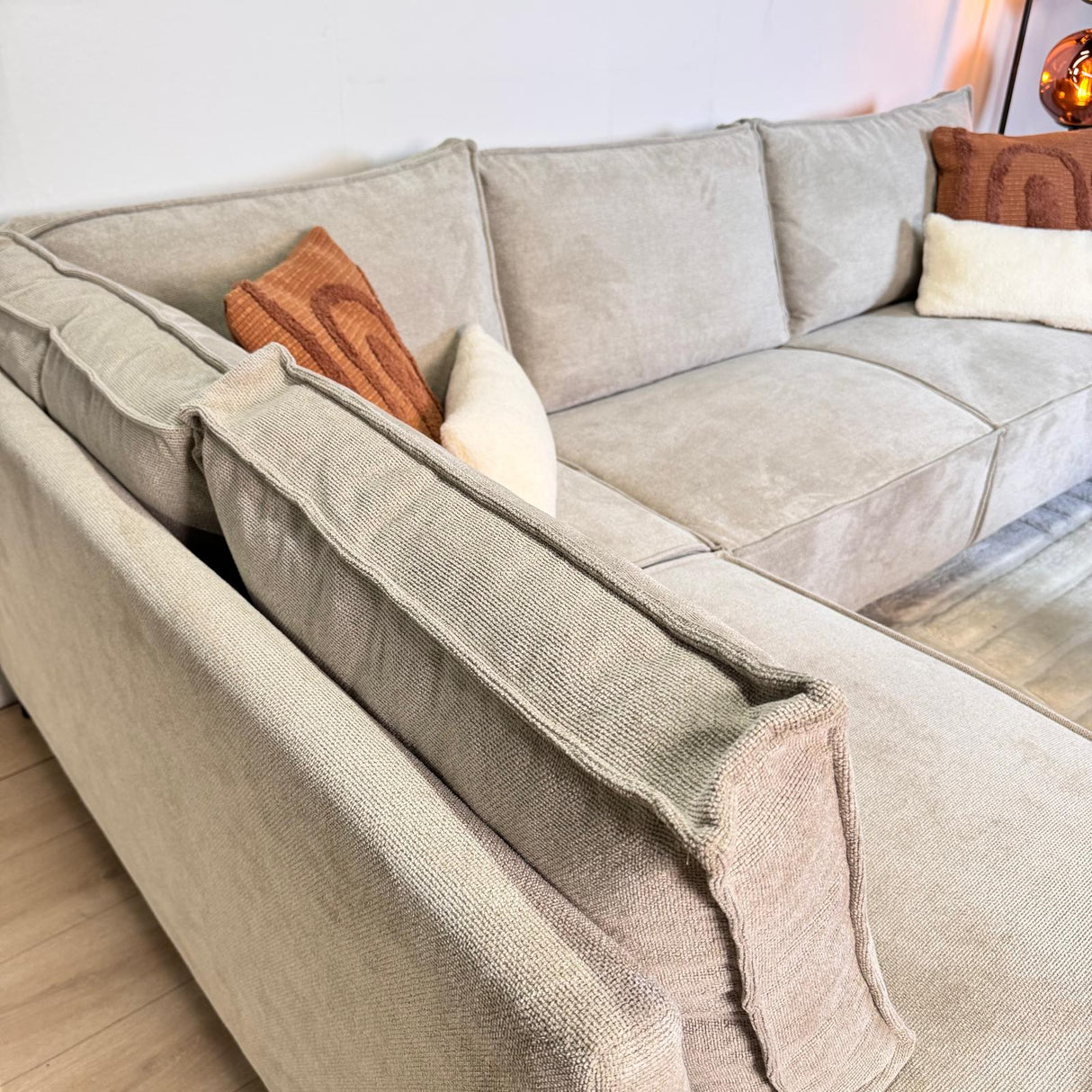 Canapé d'angle Yara avec méridienne en chenille beige - gauche 