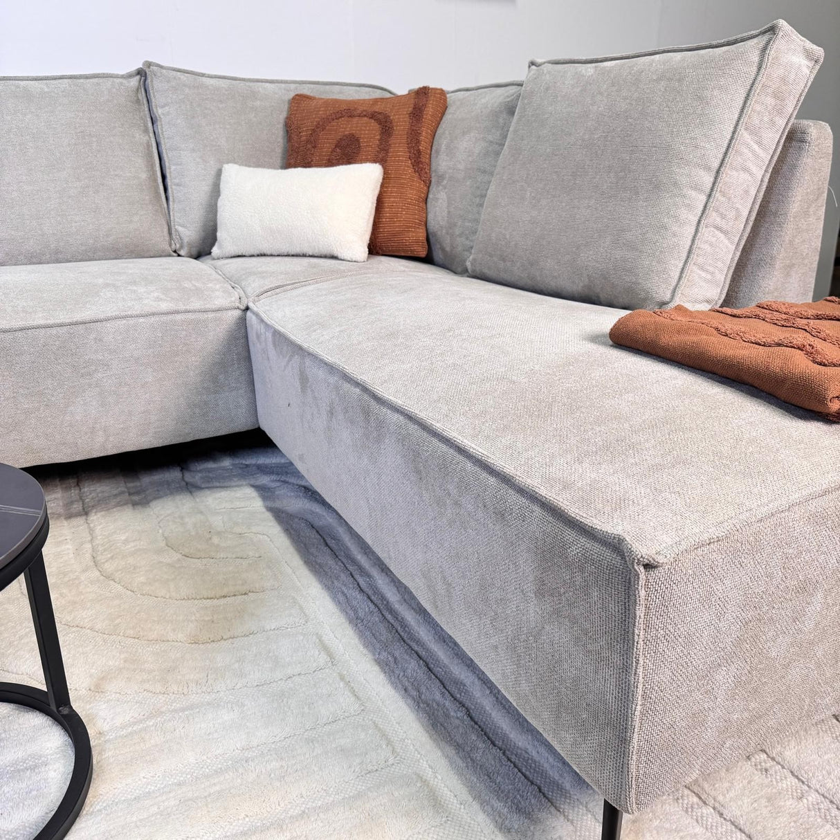 Canapé d'angle Yara avec méridienne en chenille beige - à droite 