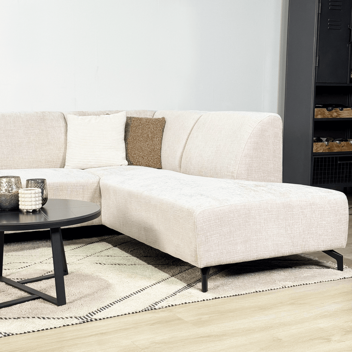 Canapé d'angle manon avec chaise longue sur le beige de chenille droite
