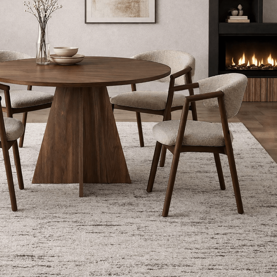 Eetkamerstoelen - Japandi eetkamerstoel zandkleur bouclé Kyo - walnoot frame - met armleuning - Dimehouse