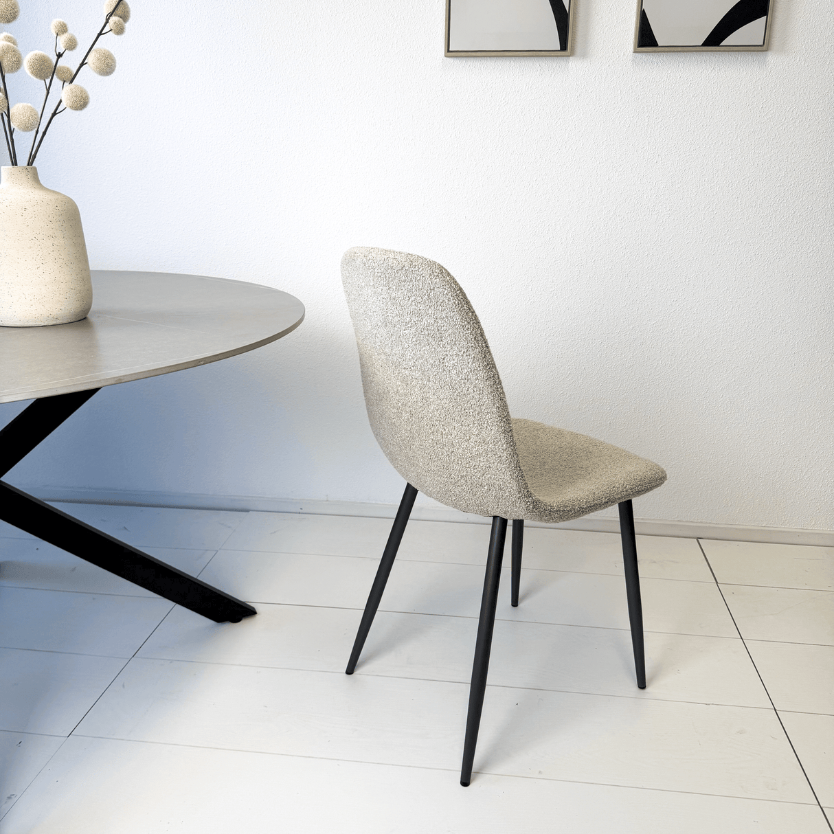 Set van 4 Scandinavische Eetkamerstoelen Latte Bouclé Stof Swift - Zonder Armleuningen