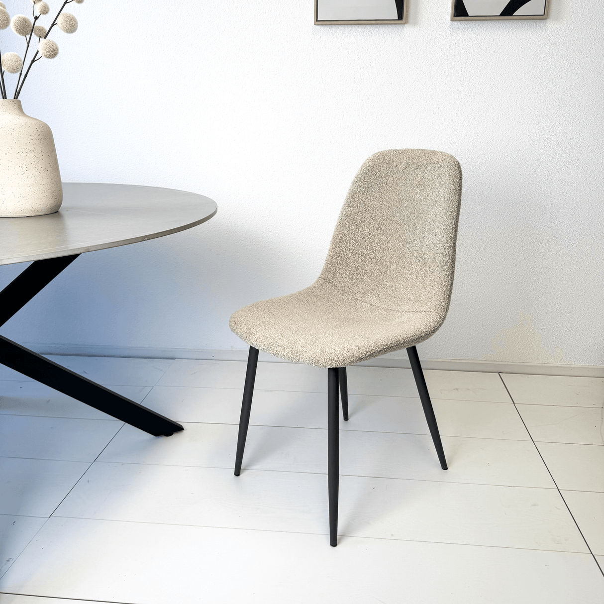 Set van 4 Scandinavische Eetkamerstoelen Latte Bouclé Stof Swift - Zonder Armleuningen