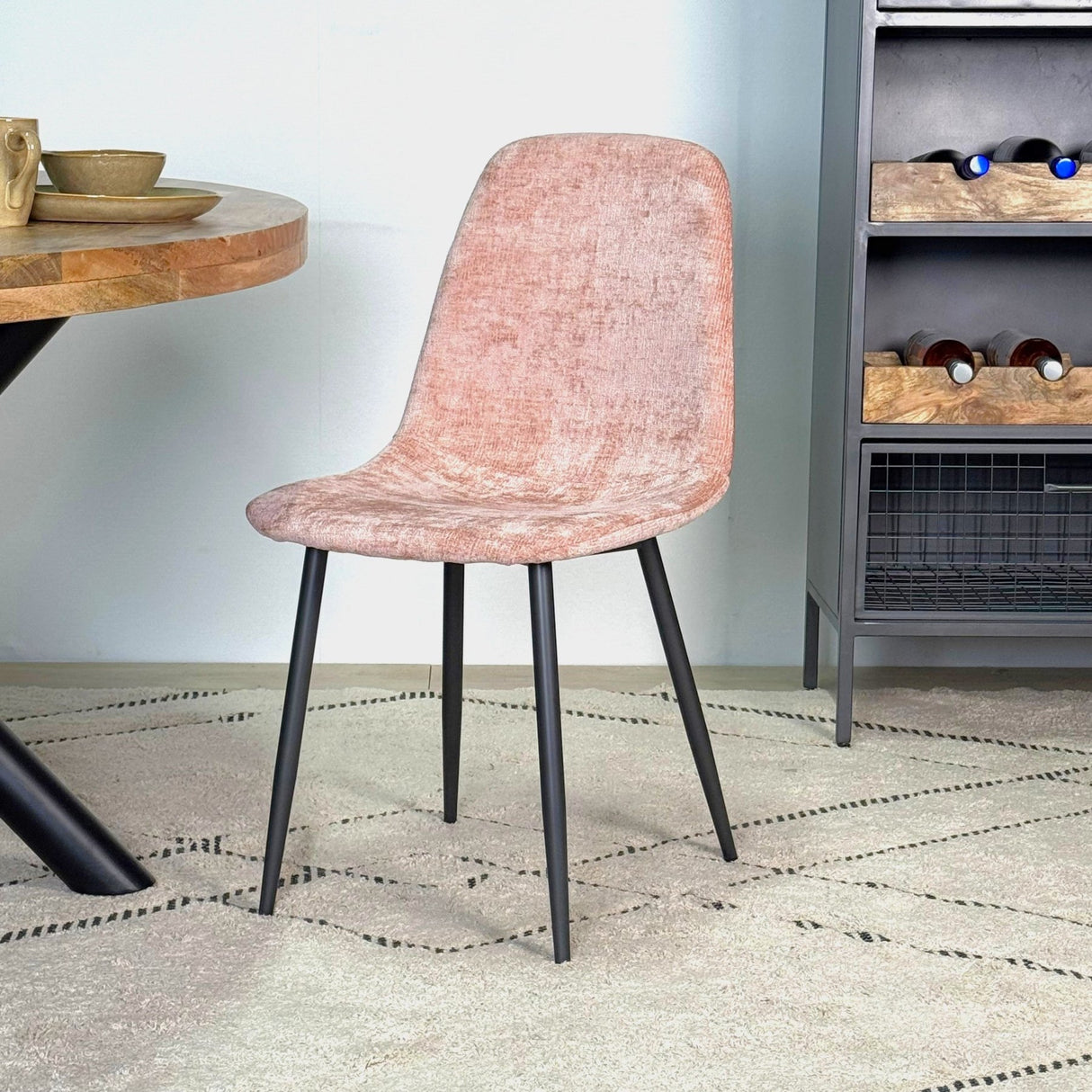 Ensemble de 4 chaises de salle à manger scandinaves en chenille rose ancien Swift - Sans accoudoirs 