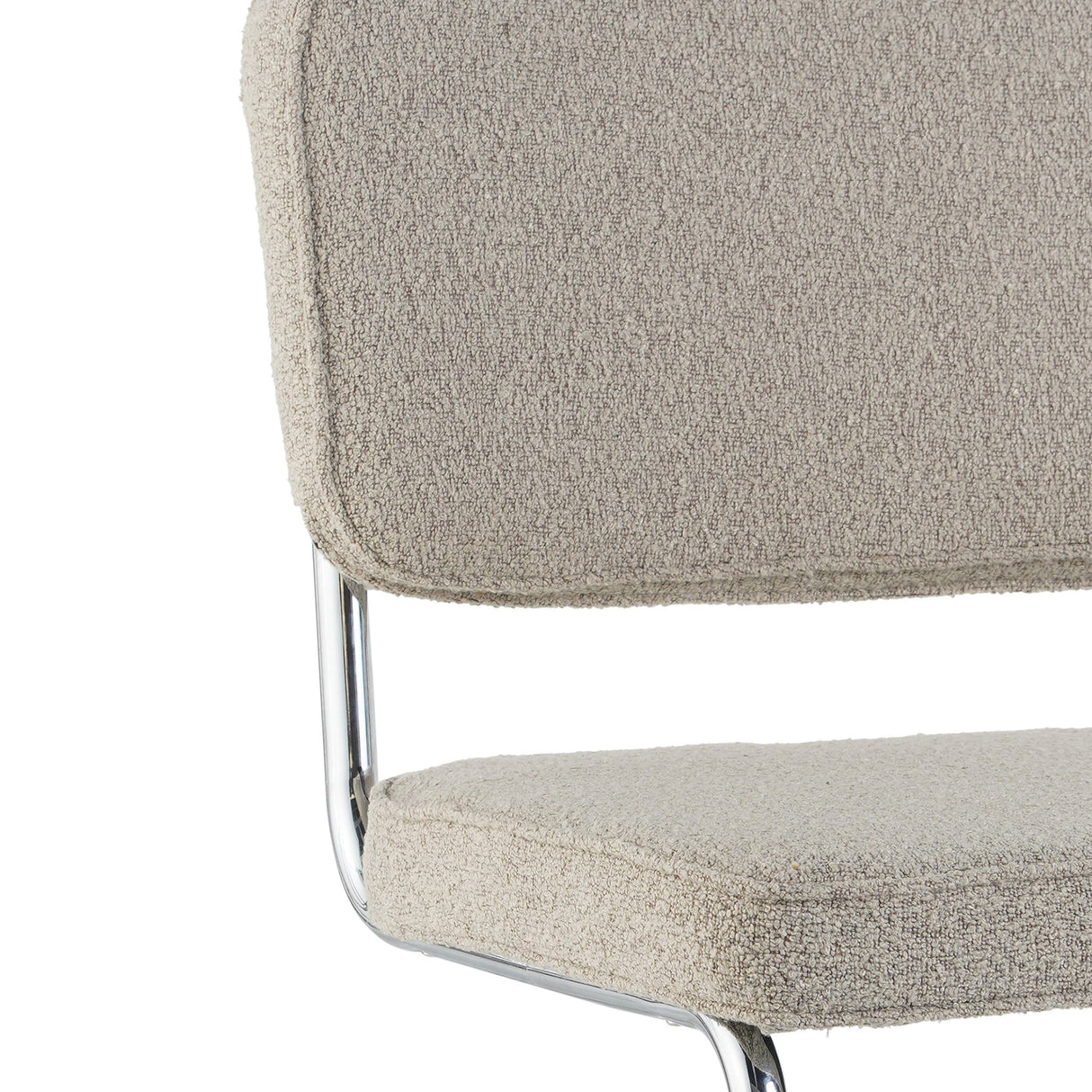 Chaise de salle à manger moderne couleur sable en tissu bouclé Sway - cadre en chrome - sans accoudoirs 