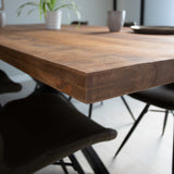 Eettafel York Dimehouse Bruin LxBxH 282x103x6 Mangohout Sfeerfoto detail