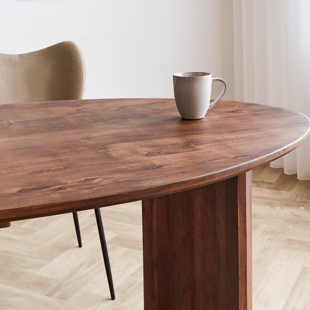 Eettafel Yves Walnut Finish Dimehouse Bruin LxBxH 185x105x9 Acaciahout Sfeerfoto detail