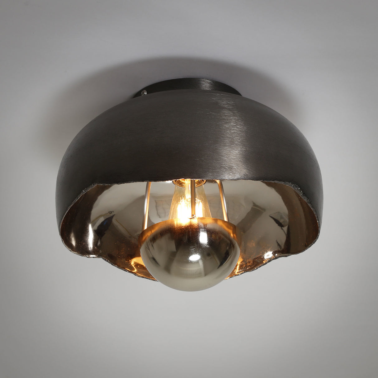 Plafondlamp Jame DH Interior Zwart LxBxH 36x36x23 Nikkel Sfeerfoto schuin vooraanzicht